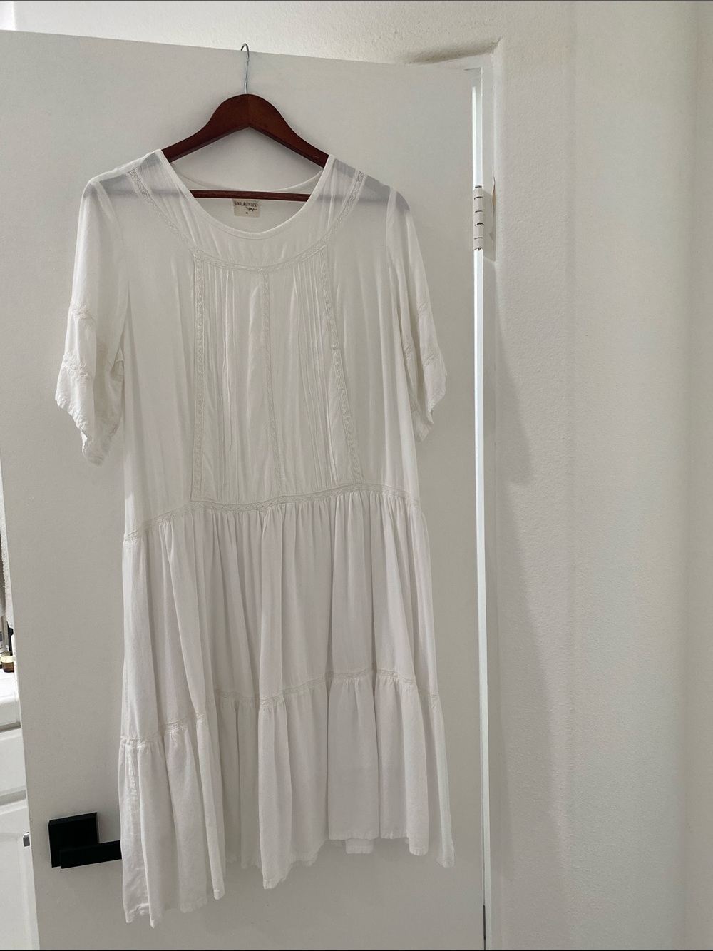 FILLYBOO White Tiered Boho Dress lined skirt beautifully made Medium